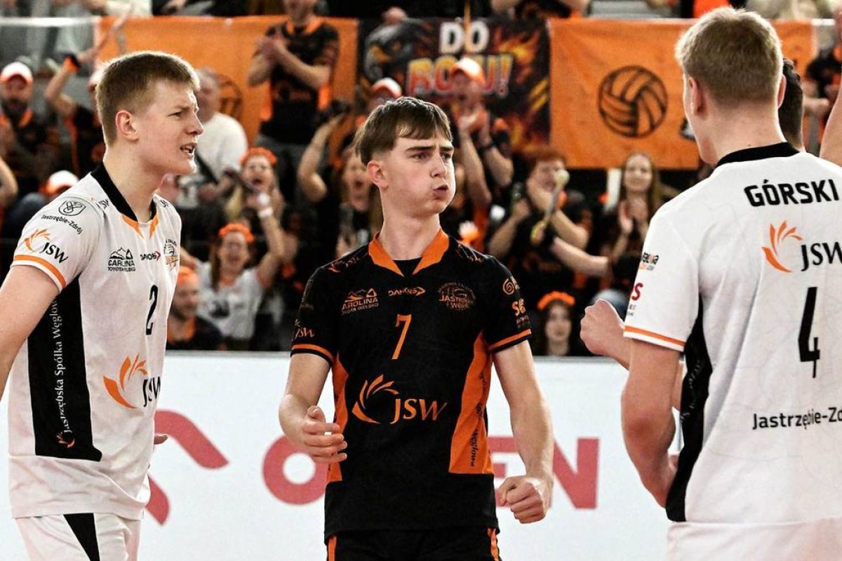 volleyball team celebration