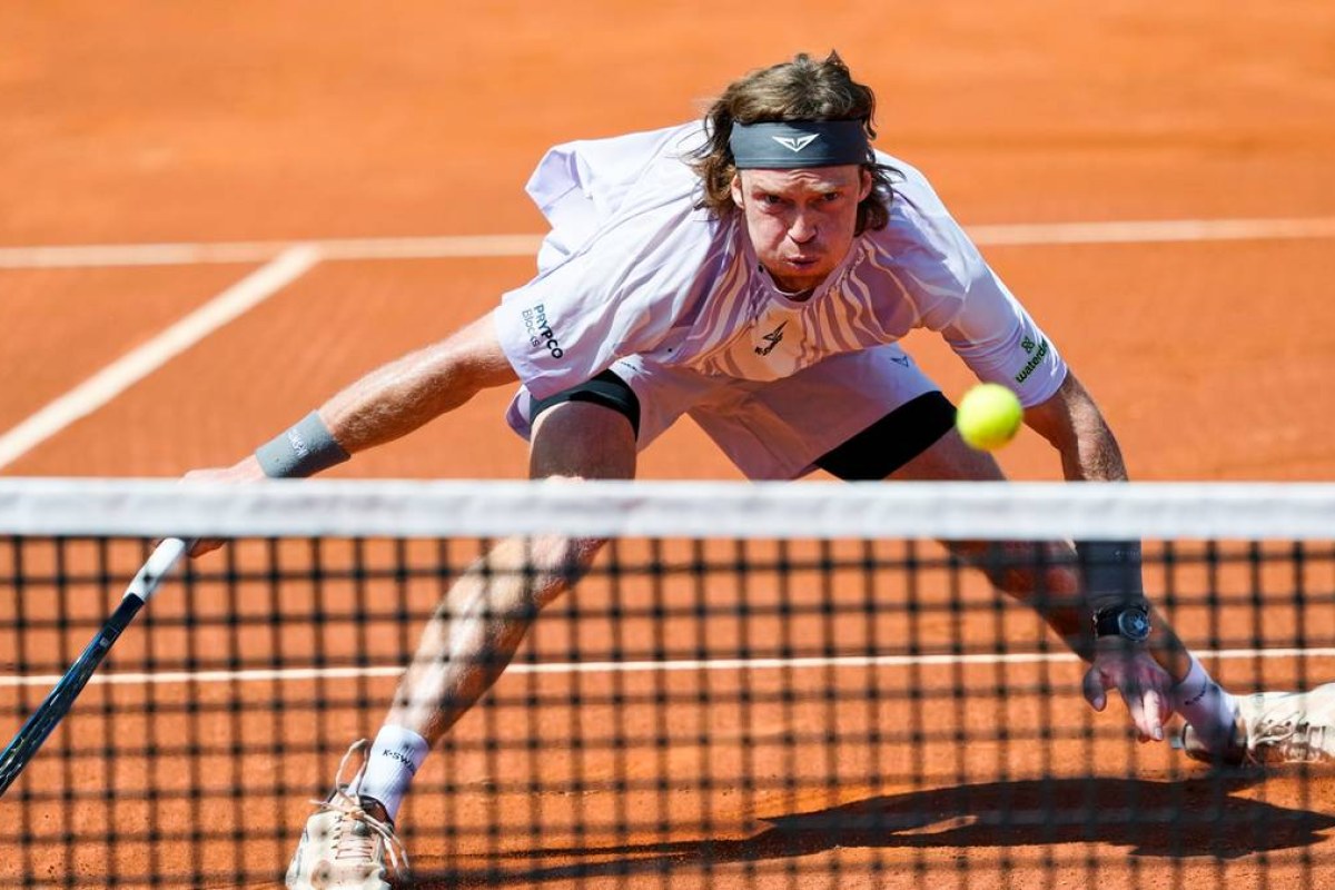 tennis trophy celebration