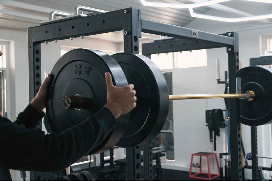 IFBB Pro Regan Grimes zdradza prostą strategię 2 serii na masywne nogi