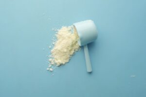 Ile białka naprawdę potrzebujesz do budowy mięśni? Obalamy mit 1 g na funt