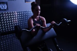 Preacher Curl: 6 kroków do idealnej izolacji bicepsa