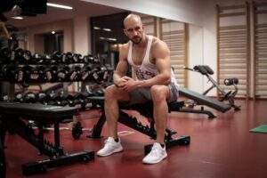 Trening w zmęczeniu: czy warto odpuścić? Eksperci wyjaśniają, kiedy odpoczynek jest konieczny