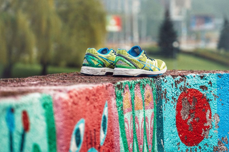 Najlepsze buty do biegania w terenie 2026 – przegląd topowych modeli na szlaki i ultramaratony