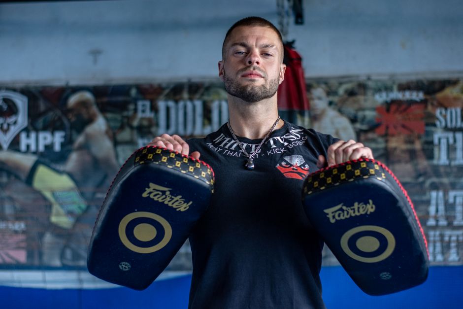 Chris Hemsworth trenuje Muay Thai w Tajlandii — UFC i gwiazdy MMA reagują