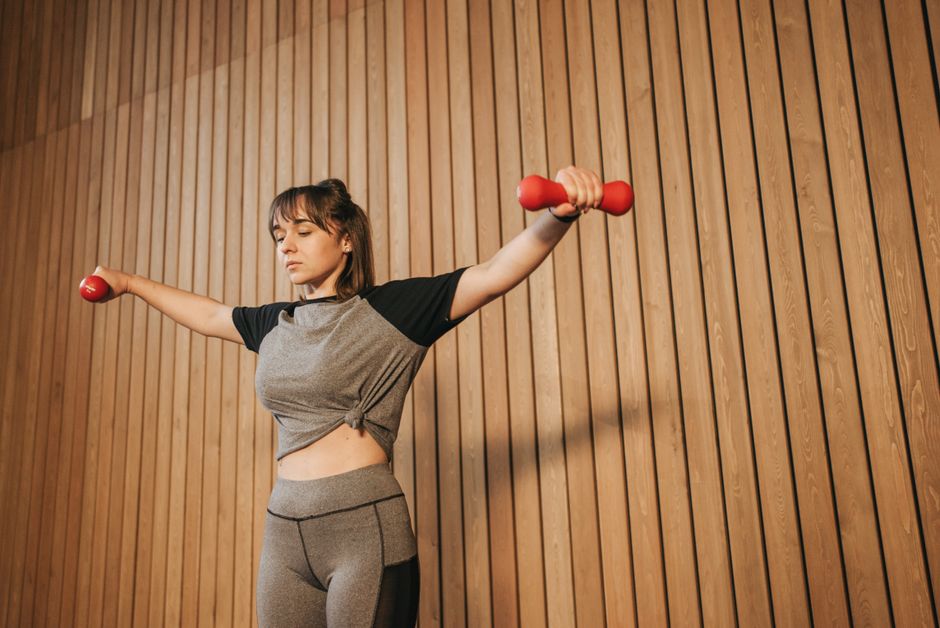 Sekret szerszych barków: metoda „Extended Set” od Dana Linn Bailey